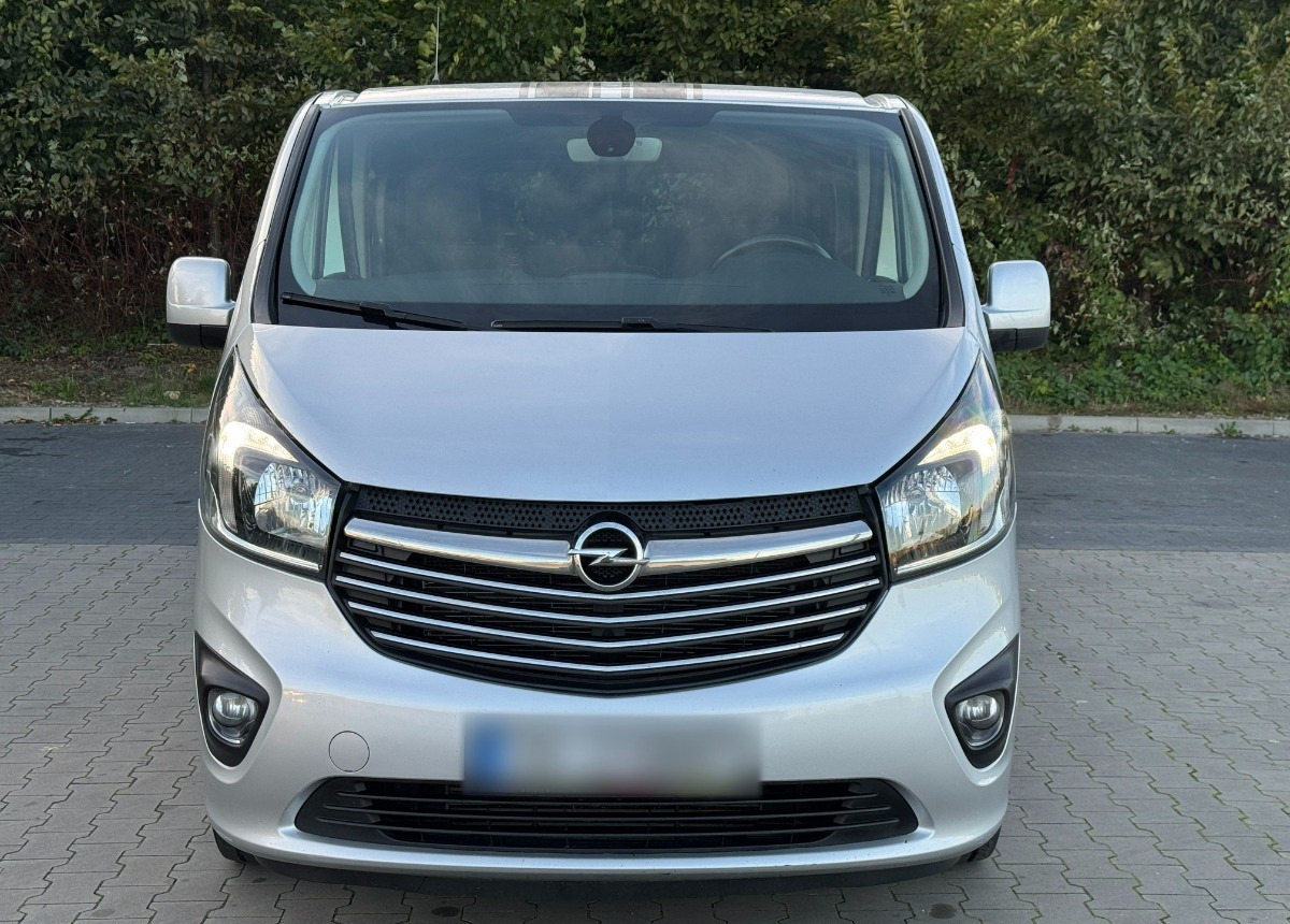 Station wagon Opel Vivaro 1.6 DCI 145KM 9 osobowy Nawiewy góra dół DOINWESTOWANY Super stan: picture 9
