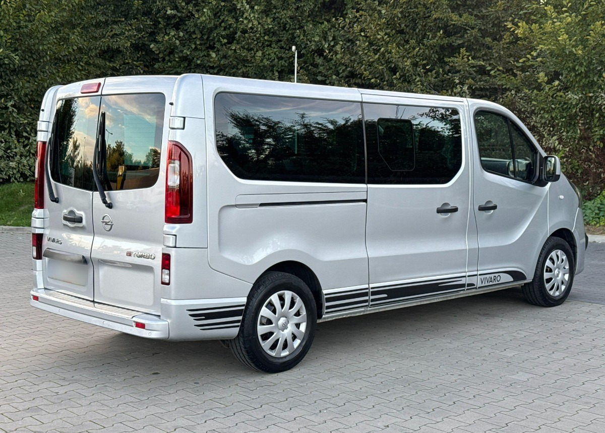 Station wagon Opel Vivaro 1.6 DCI 145KM 9 osobowy Nawiewy góra dół DOINWESTOWANY Super stan: picture 20