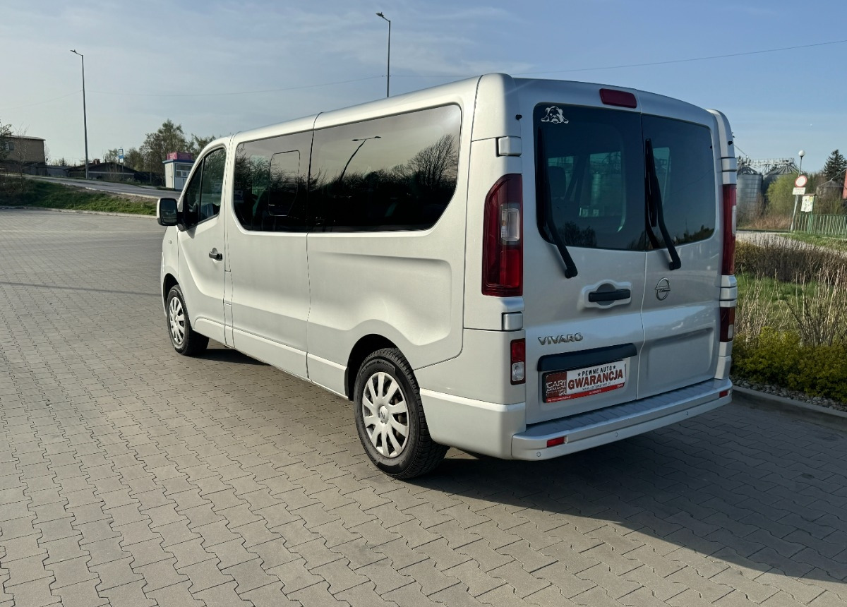 Opel Vivaro 2019 rok 9 osobowy nawiewy tylne Bezwypadkowy Niski przebieg FV23 - Minibus, Passenger van: picture 5 Opel Vivaro 2019 rok 9 osobowy nawiewy tylne Bezwypadkowy Niski przebieg FV23 - Minibus, Passenger van: picture 5