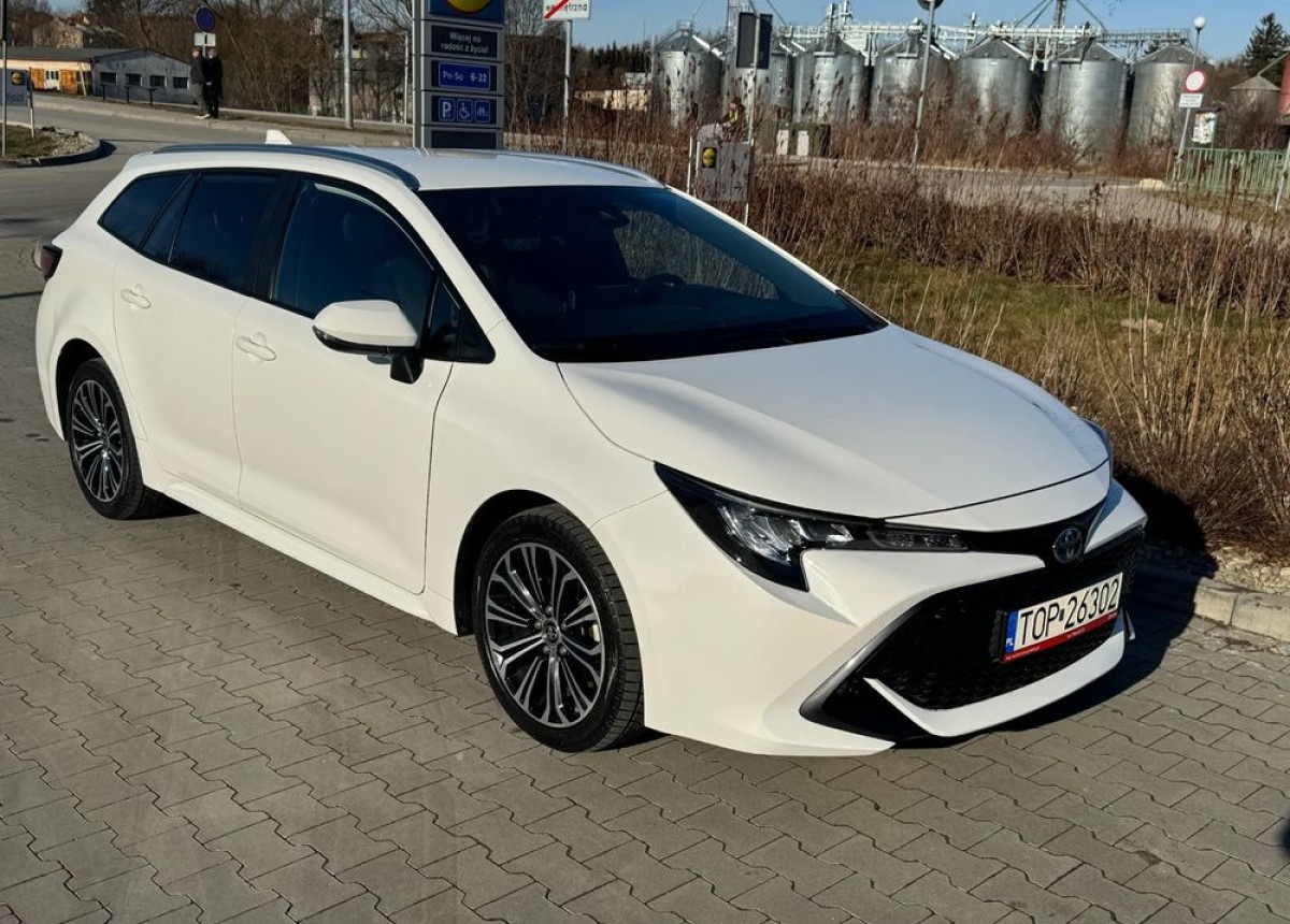 Toyota Corolla 1.8 Hybrid Active Niski przebieg LED FV23 W SUPER STANIE - Car: picture 1 Toyota Corolla 1.8 Hybrid Active Niski przebieg LED FV23 W SUPER STANIE - Car: picture 1