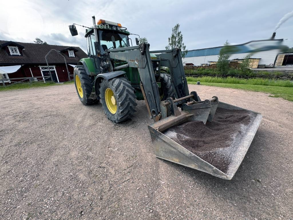 John Deere 7600 - Farm tractor: picture 1 John Deere 7600 - Farm tractor: picture 1