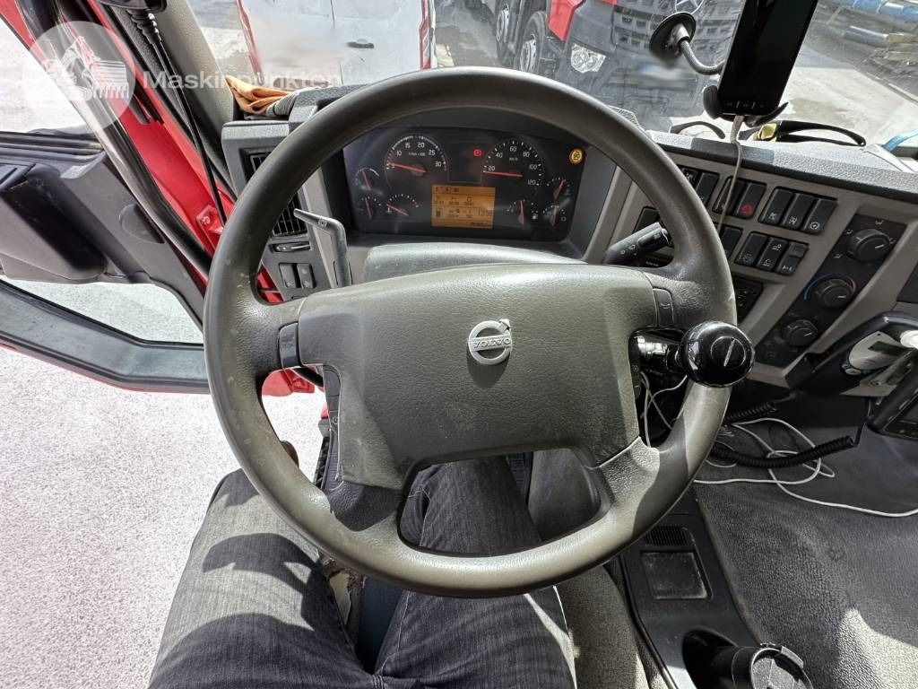 Concrete mixer truck Volvo FE 320: picture 22