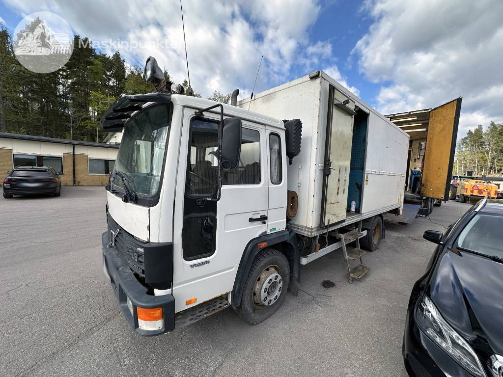 Volvo FL 610 Verkstadsinredd - Box truck: picture 1 Volvo FL 610 Verkstadsinredd - Box truck: picture 1