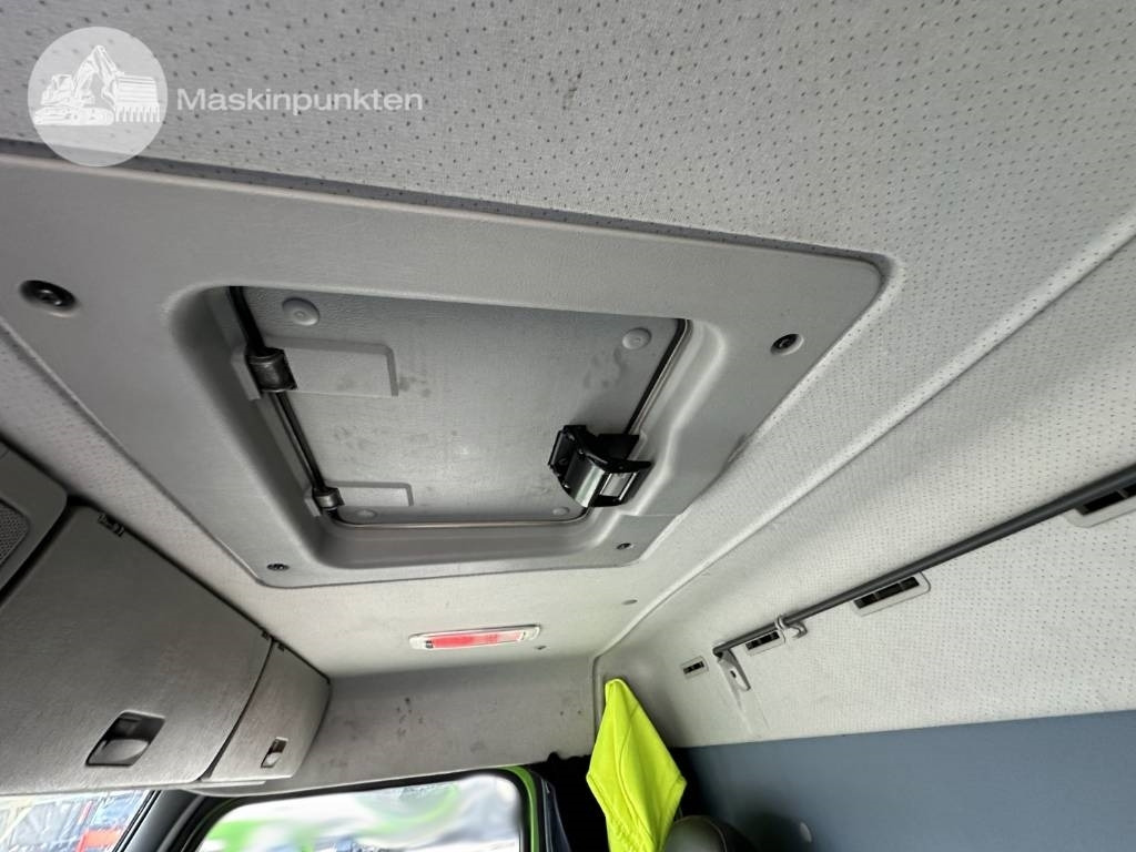 Refrigerator truck Volvo FM 340: picture 35