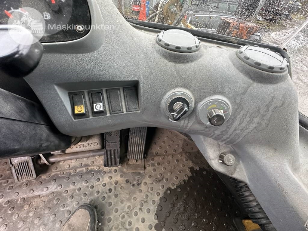 Wheel loader Volvo L 90 E: picture 21