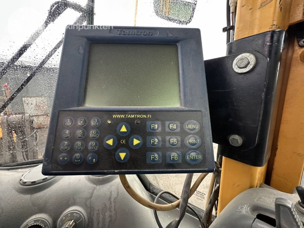 Wheel loader Volvo L 90 E: picture 18
