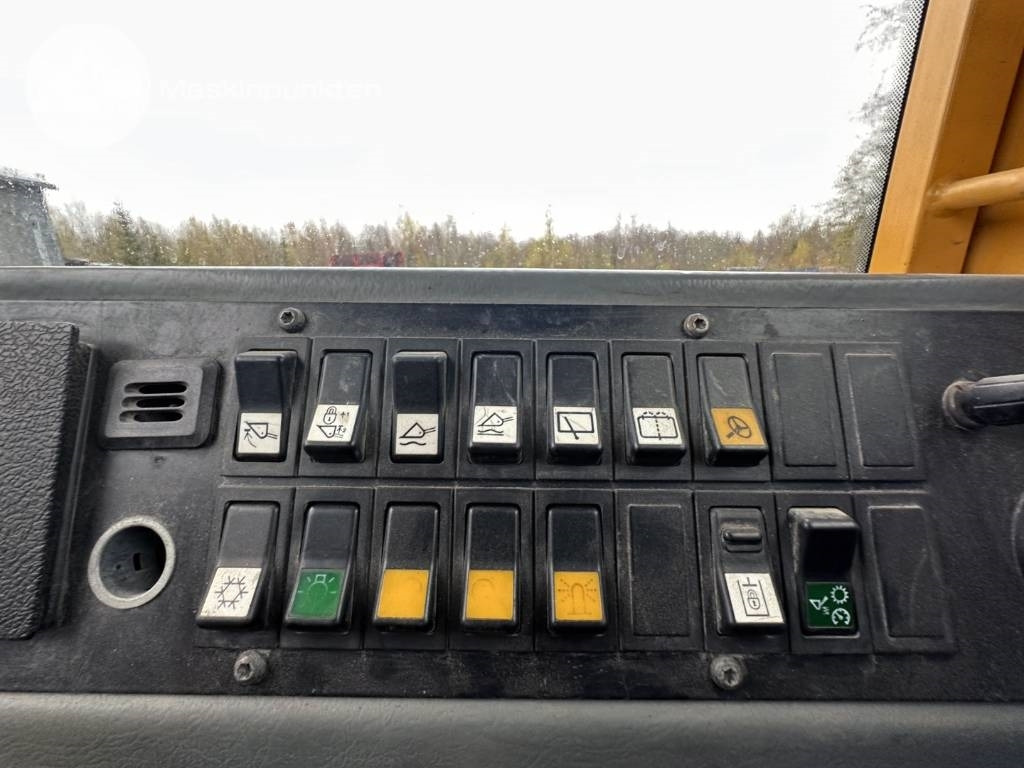 Wheel loader Volvo L 90 E: picture 17