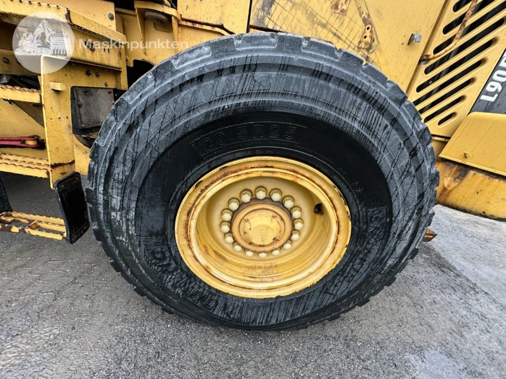 Wheel loader Volvo L 90 E: picture 28
