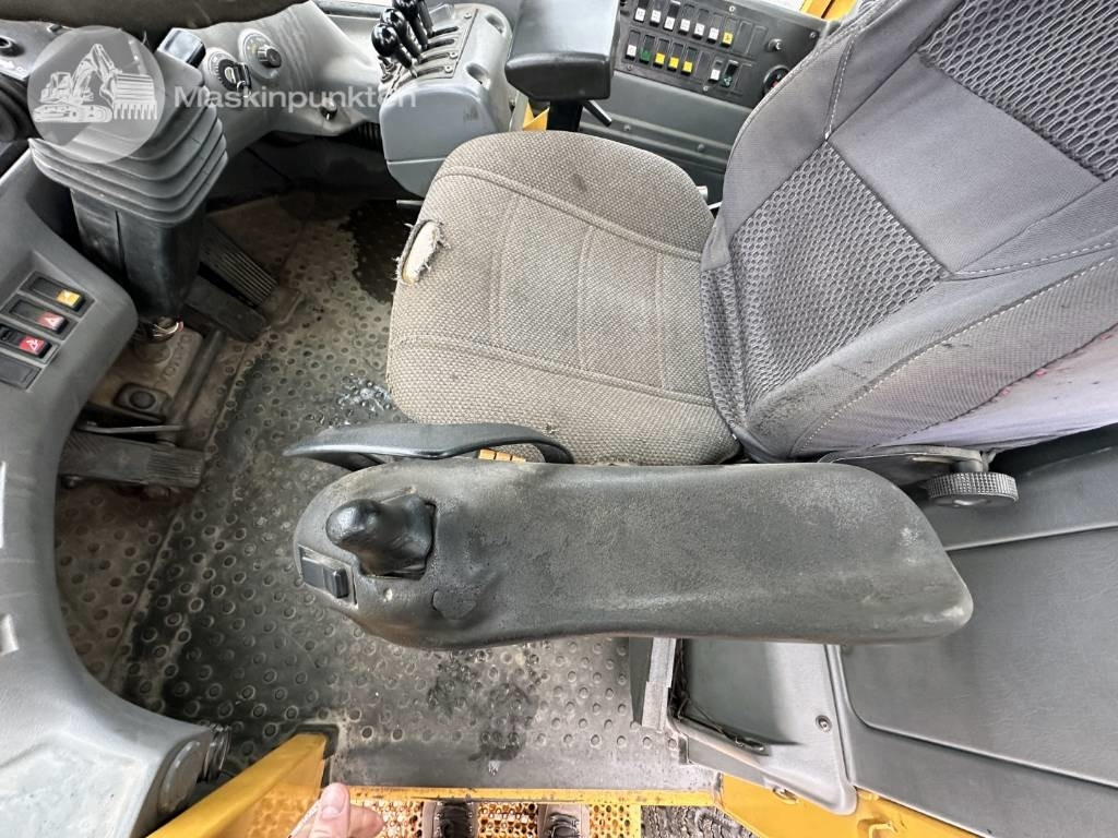 Wheel loader Volvo L 90 E: picture 25