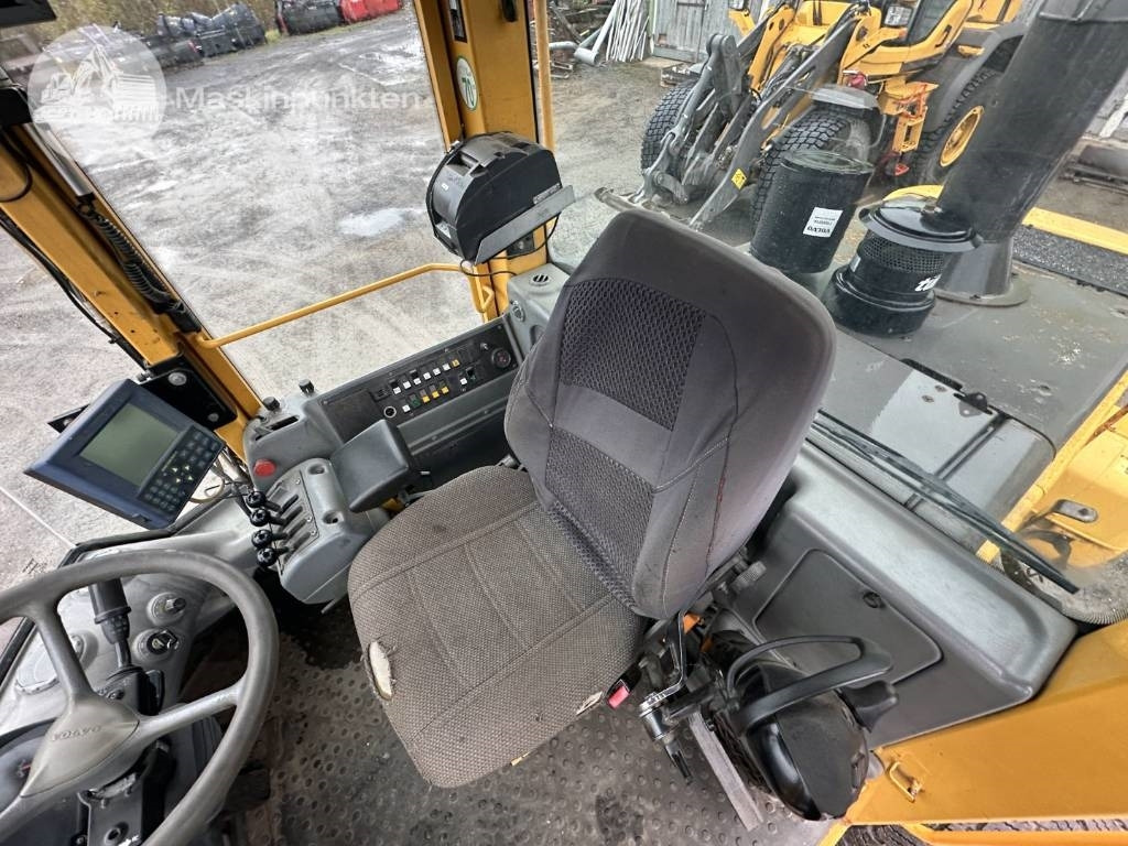 Wheel loader Volvo L 90 E: picture 14