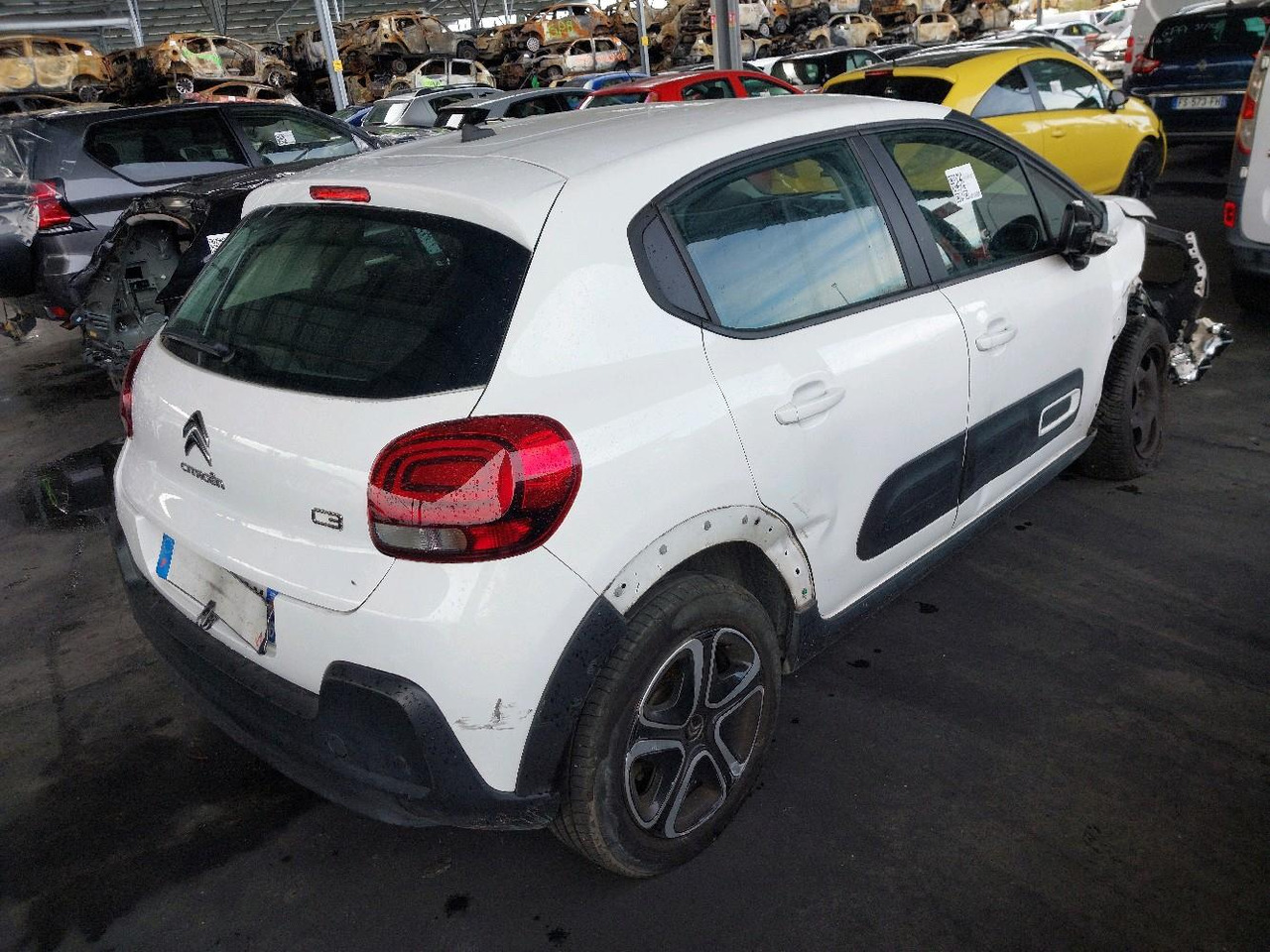 CITROEN C3 III 1.5 BLUEHDI 100 FEEL - Car: picture 4 CITROEN C3 III 1.5 BLUEHDI 100 FEEL - Car: picture 4