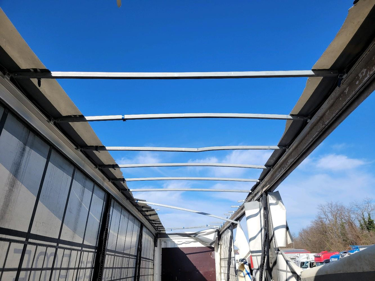 Curtainsider semi-trailer KRONE SD: picture 16