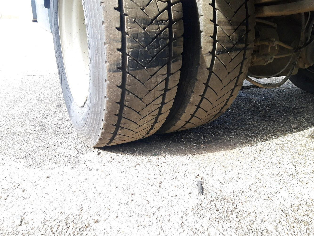 Tank truck RENAULT MIDLUM CITERNE 7500: picture 16