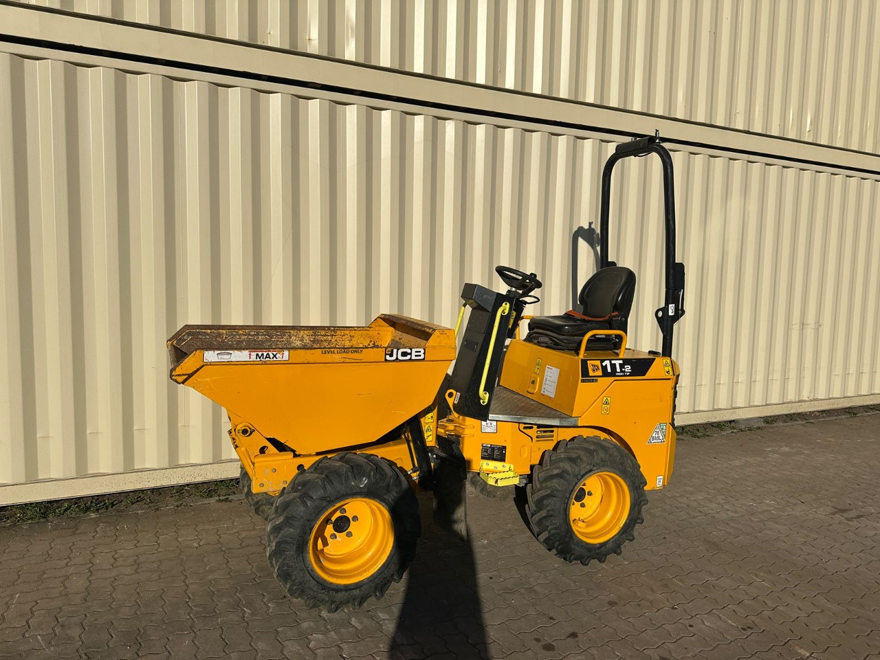 JCB 1T-2 High Tip Dumper, 598 Bh, 1.000 KG - Mini dumper: picture 1 JCB 1T-2 High Tip Dumper, 598 Bh, 1.000 KG - Mini dumper: picture 1