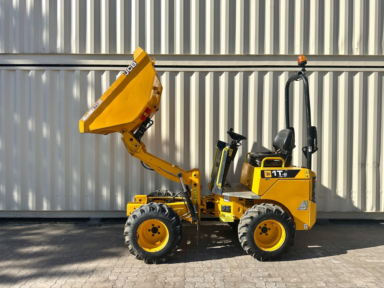 JCB 1T-2 High Tip Dumper, 674 Bh, 1.000 KG - Mini dumper: picture 2 JCB 1T-2 High Tip Dumper, 674 Bh, 1.000 KG - Mini dumper: picture 2