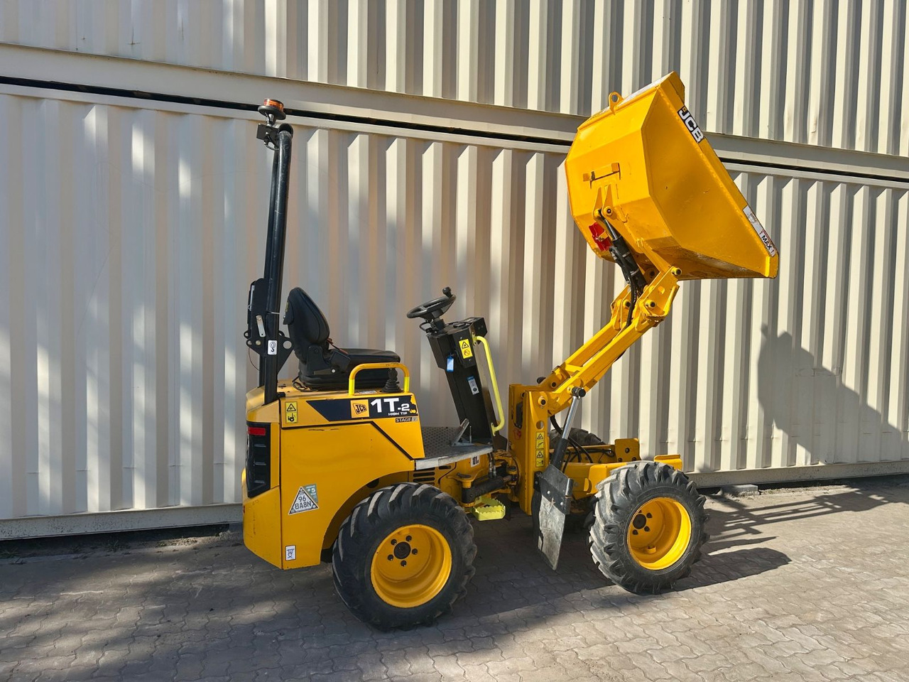 JCB 1T-2 High Tip Dumper, 676 Bh, 1.000 KG - Mini dumper: picture 4 JCB 1T-2 High Tip Dumper, 676 Bh, 1.000 KG - Mini dumper: picture 4