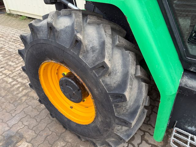 Leasing of JCB 926 4x4 / 2.600 KG / 1.048 H JCB 926 4x4 / 2.600 KG / 1.048 H: picture 13 Leasing of JCB 926 4x4 / 2.600 KG / 1.048 H JCB 926 4x4 / 2.600 KG / 1.048 H: picture 13