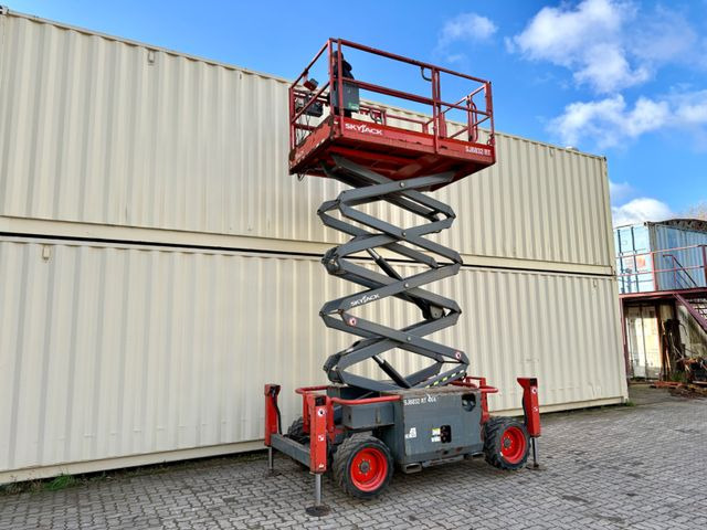 Skyjack SJ6832RT 4x4 Diesel, 11.8 Meter, 1.182 H - Scissor lift: picture 5 Skyjack SJ6832RT 4x4 Diesel, 11.8 Meter, 1.182 H - Scissor lift: picture 5