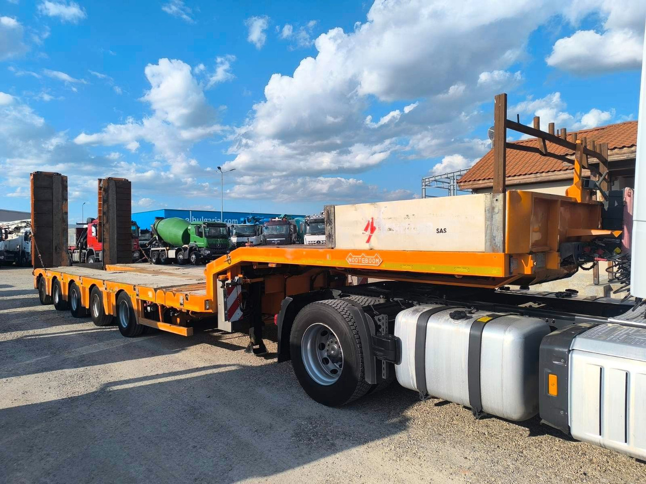 Nooteboom MCO-85-05V - Low loader semi-trailer: picture 1 Nooteboom MCO-85-05V - Low loader semi-trailer: picture 1