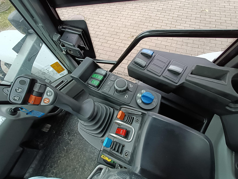 Telescopic wheel loader Kramer KL55.8T: picture 11