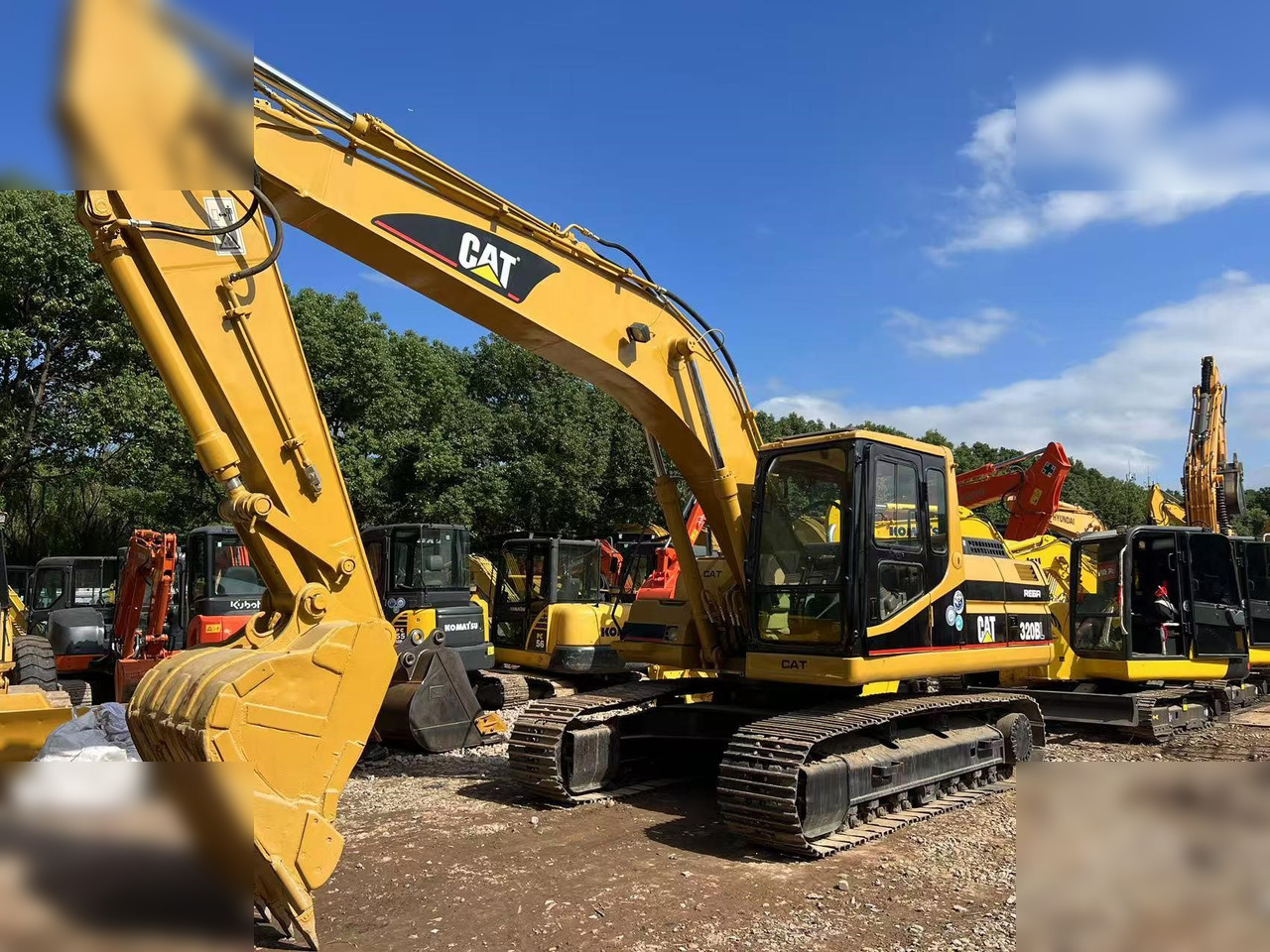 CATERPILLAR 320BL - Crawler excavator: picture 1 CATERPILLAR 320BL - Crawler excavator: picture 1