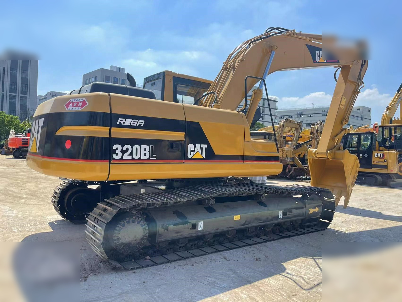 CATERPILLAR 320BL - Crawler excavator: picture 2 CATERPILLAR 320BL - Crawler excavator: picture 2