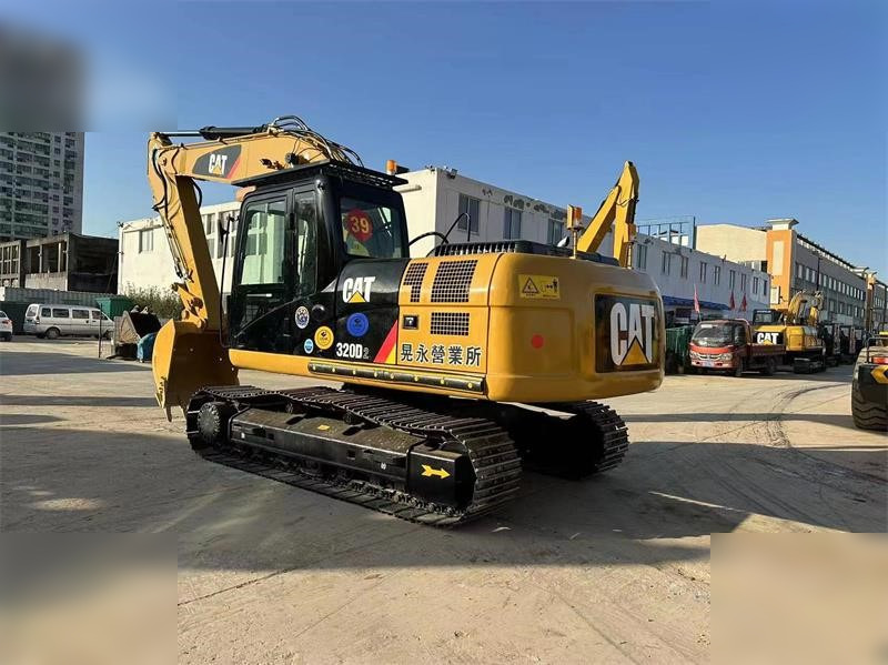 CATERPILLAR 320D - Crawler excavator: picture 2 CATERPILLAR 320D - Crawler excavator: picture 2