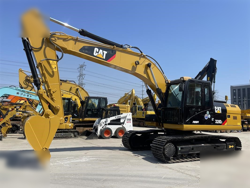 CATERPILLAR 320D2 - Crawler excavator: picture 2 CATERPILLAR 320D2 - Crawler excavator: picture 2