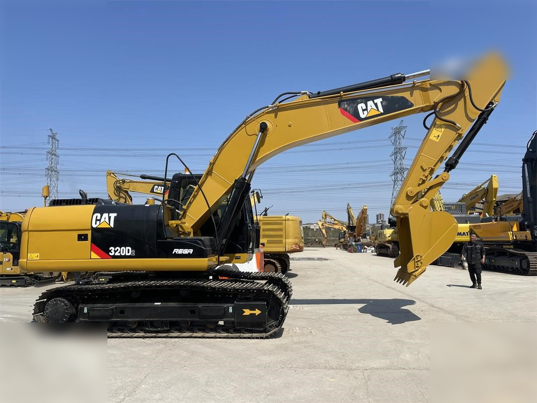 CATERPILLAR 320D2 - Crawler excavator: picture 4 CATERPILLAR 320D2 - Crawler excavator: picture 4