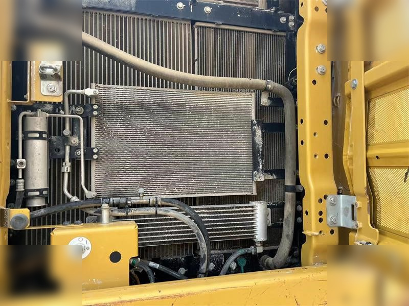 Crawler excavator CATERPILLAR 320GC: picture 8