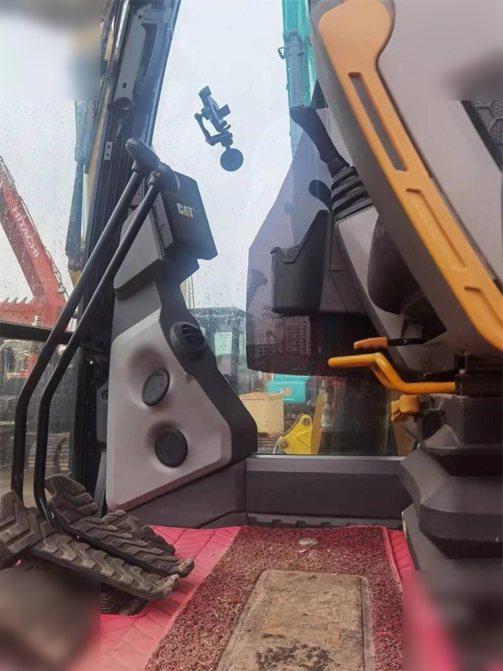 Crawler excavator CATERPILLAR 320GC: picture 7