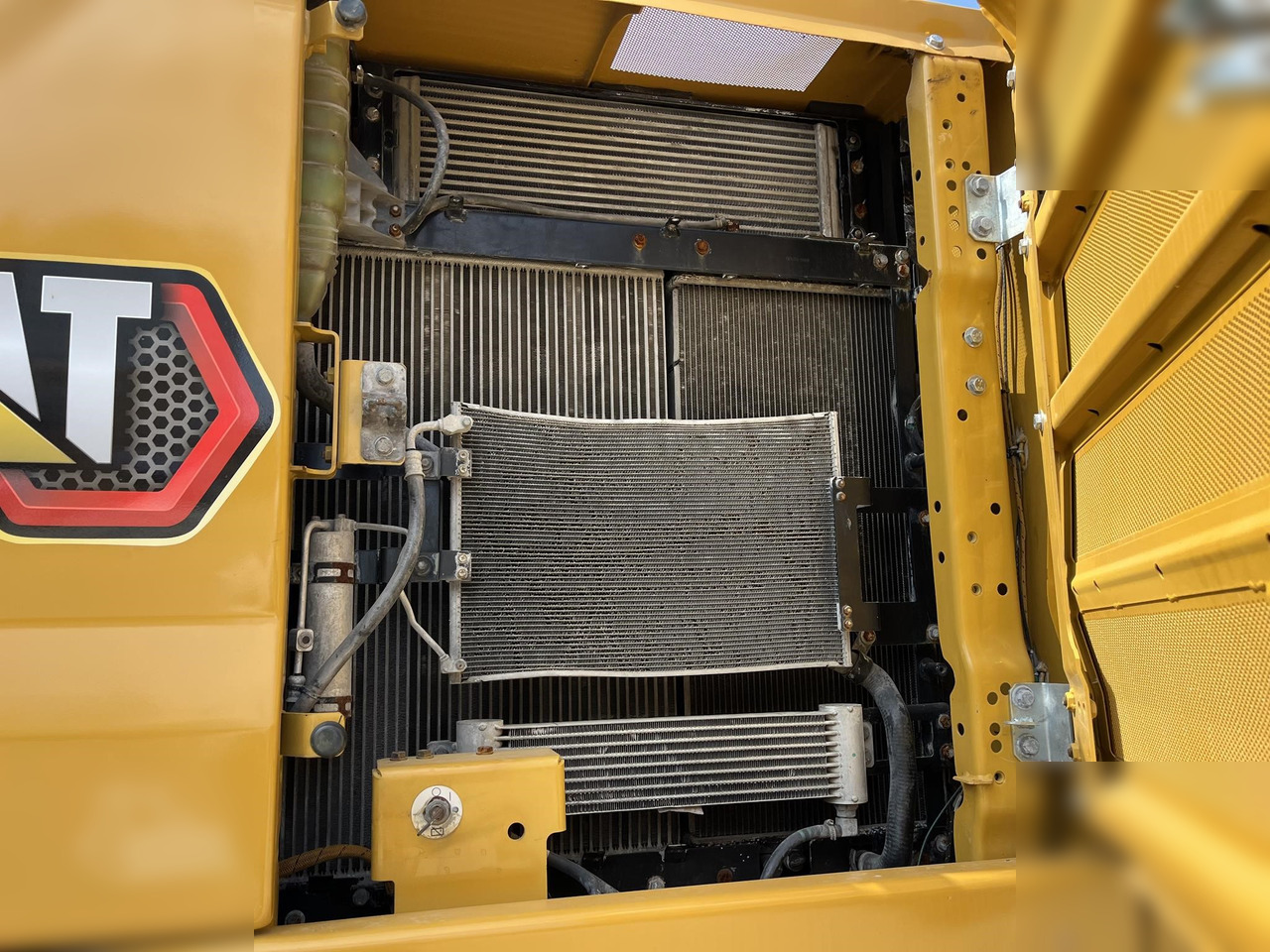 Crawler excavator CATERPILLAR 323: picture 8