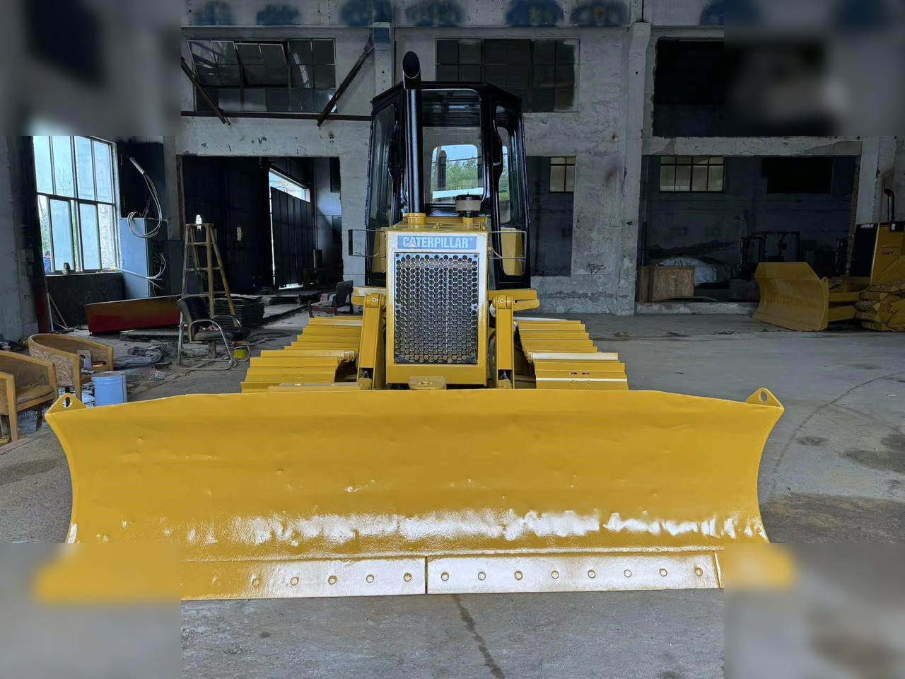 CATERPILLAR D4C - Bulldozer: picture 2 CATERPILLAR D4C - Bulldozer: picture 2