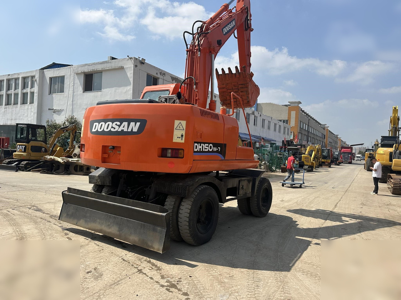 DOOSAN DH150W-7 - Wheel excavator: picture 3 DOOSAN DH150W-7 - Wheel excavator: picture 3