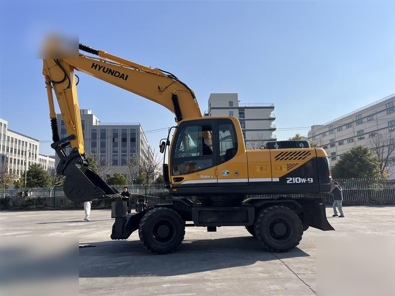 HYUNDAI ROBEX 210W-9 - Wheel excavator: picture 1 HYUNDAI ROBEX 210W-9 - Wheel excavator: picture 1