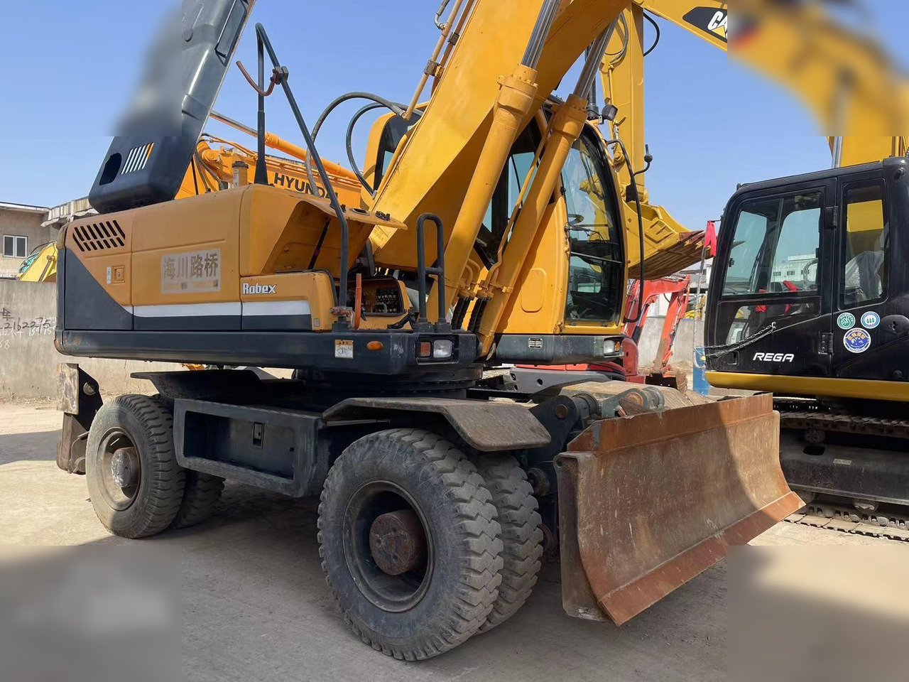 HYUNDAI ROBEX 210W-9 - Wheel excavator: picture 2 HYUNDAI ROBEX 210W-9 - Wheel excavator: picture 2