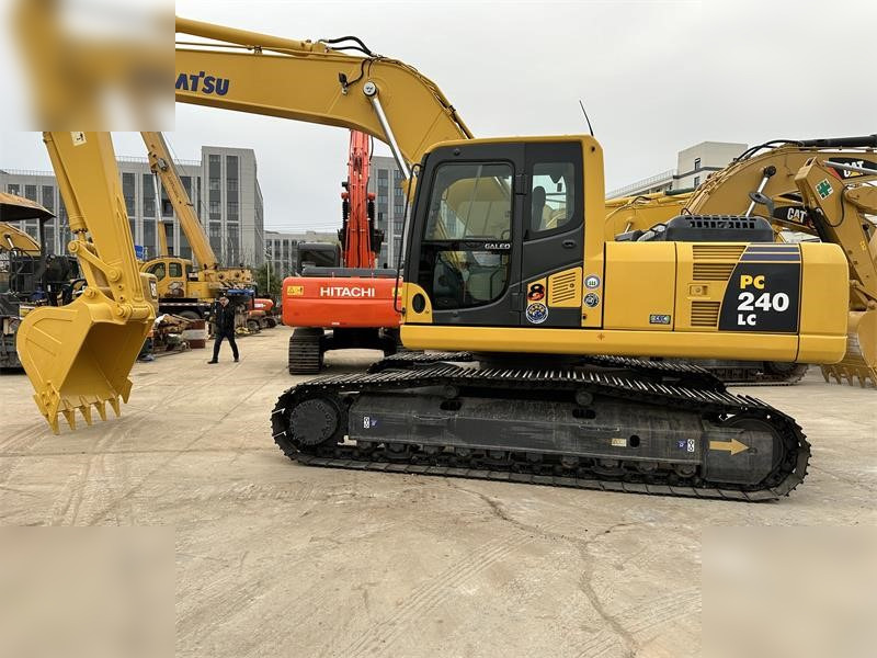 KOMATSU PC240 LC-8 - Crawler excavator: picture 1 KOMATSU PC240 LC-8 - Crawler excavator: picture 1