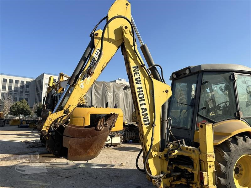 NEW HOLLAND LB95B-4PT - Backhoe loader: picture 4 NEW HOLLAND LB95B-4PT - Backhoe loader: picture 4