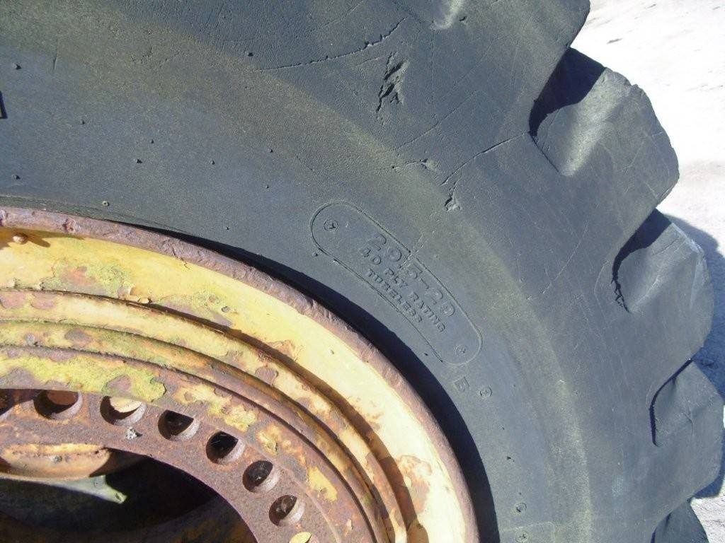 Däck - Tire for Construction machinery: picture 3 Däck - Tire for Construction machinery: picture 3