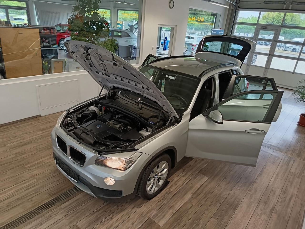 BMW X1 sDrive 18i 110 kW*SITZHEIZUNG*KLIMAAUTOMATIK - SUV: picture 2 BMW X1 sDrive 18i 110 kW*SITZHEIZUNG*KLIMAAUTOMATIK - SUV: picture 2