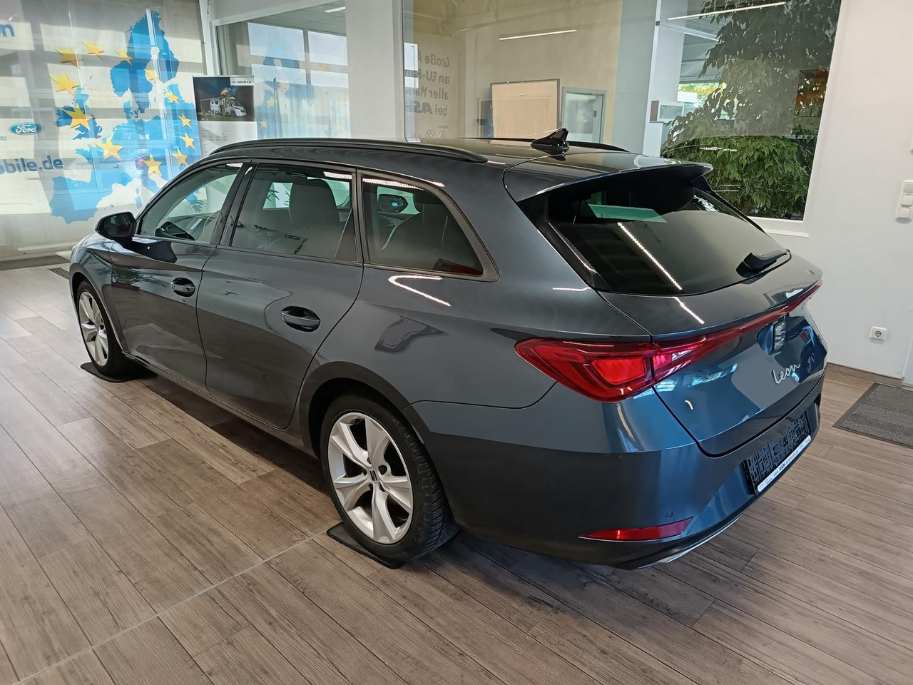 Seat Leon Sportstourer 1,5TSI FR*NAVI*LED*SOUND*R-KAM - Station wagon: picture 4 Seat Leon Sportstourer 1,5TSI FR*NAVI*LED*SOUND*R-KAM - Station wagon: picture 4