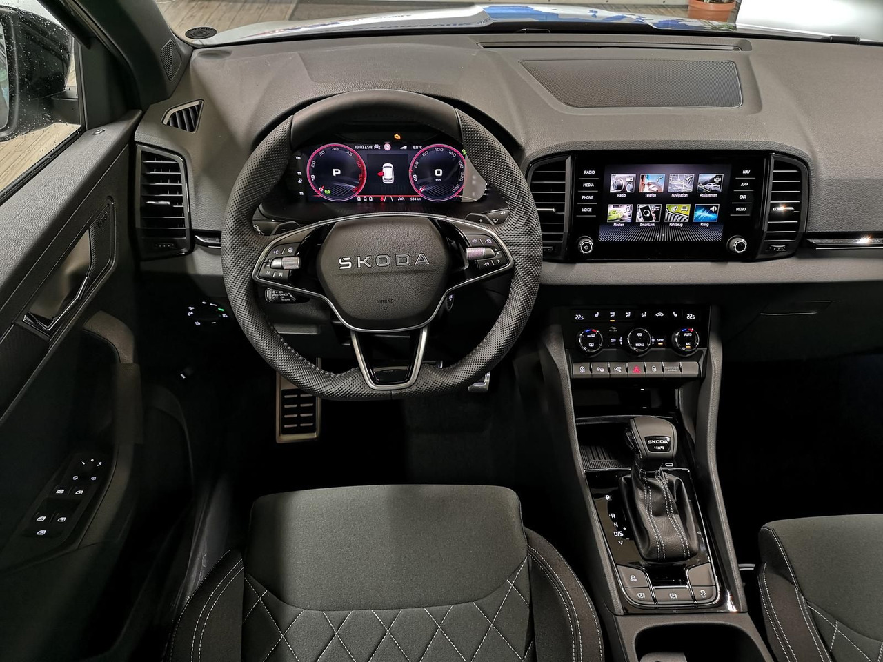 SUV Skoda Karoq Sportline 2,0TDI DSG 4x4*PSD*AHK*360°*NAVI: picture 7