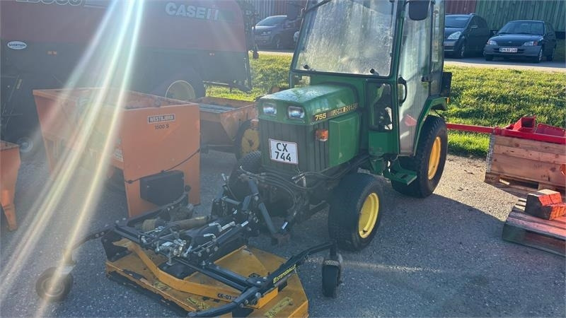 John Deere 755 Kompakt traktor  - Municipal tractor: picture 1 John Deere 755 Kompakt traktor  - Municipal tractor: picture 1