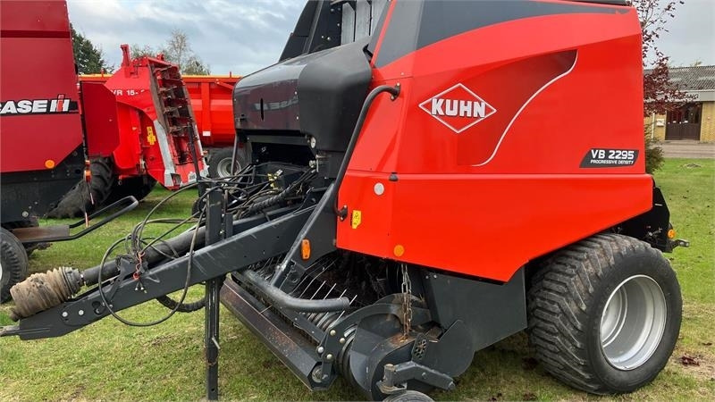 Kuhn VB 2295 - Round baler: picture 1 Kuhn VB 2295 - Round baler: picture 1