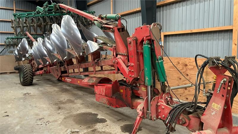 Kverneland PW100 Variomat 8 furet Med IP-pakker - Plow: picture 1 Kverneland PW100 Variomat 8 furet Med IP-pakker - Plow: picture 1