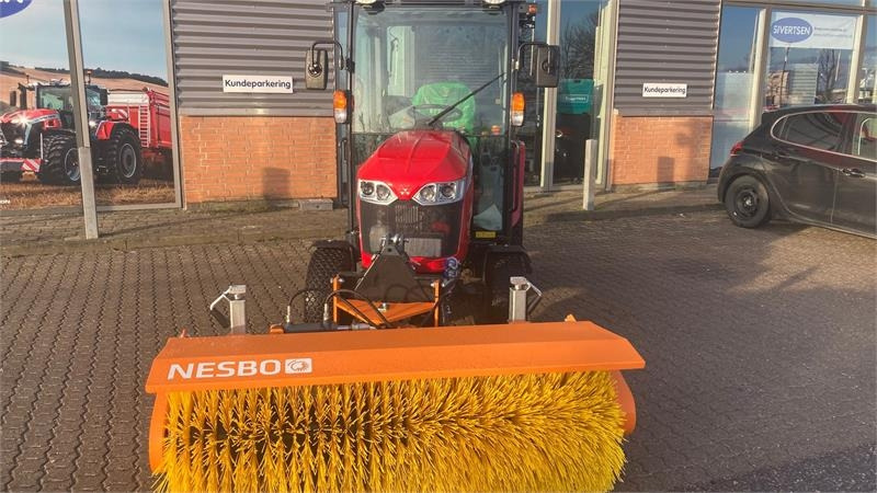 Massey Ferguson 1740 HC Frontlift/pto og 150 cm fejemaskine - Municipal tractor: picture 2 Massey Ferguson 1740 HC Frontlift/pto og 150 cm fejemaskine - Municipal tractor: picture 2