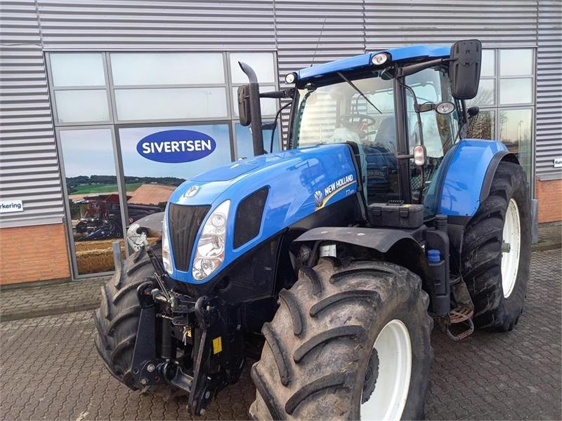New Holland T7.220 - Farm tractor: picture 1 New Holland T7.220 - Farm tractor: picture 1