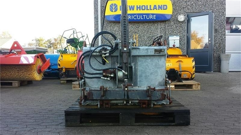 - - - P Olssons. LSS 200 - Sand/ Salt spreader for Municipal/ Special vehicle: picture 2 - - - P Olssons. LSS 200 - Sand/ Salt spreader for Municipal/ Special vehicle: picture 2