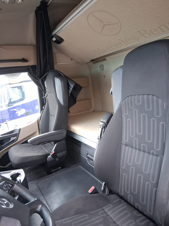 MERCEDES-BENZ 1845 LS - Tractor unit: picture 5 MERCEDES-BENZ 1845 LS - Tractor unit: picture 5