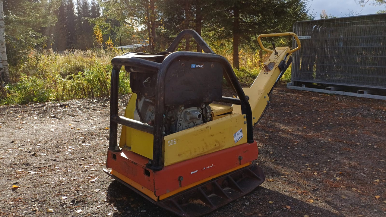 DYNAPAC LG500 - Vibratory plate: picture 2 DYNAPAC LG500 - Vibratory plate: picture 2